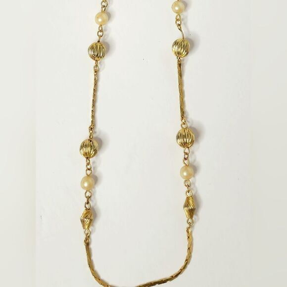 Vintage Gold pearl bead station necklace - Picture 8 of 8